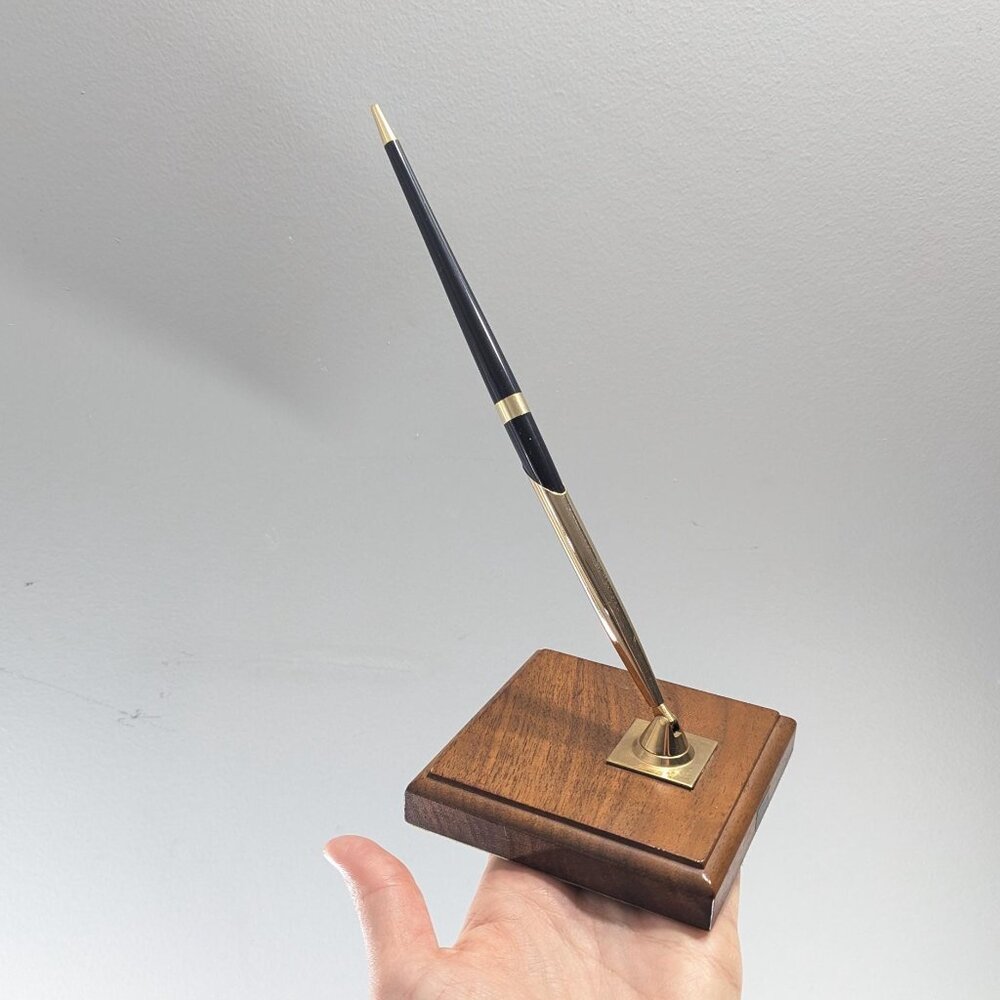 Vintage SHEAFFER wooden pen stand with replacement (non-Sheaffer) ballpoint pen